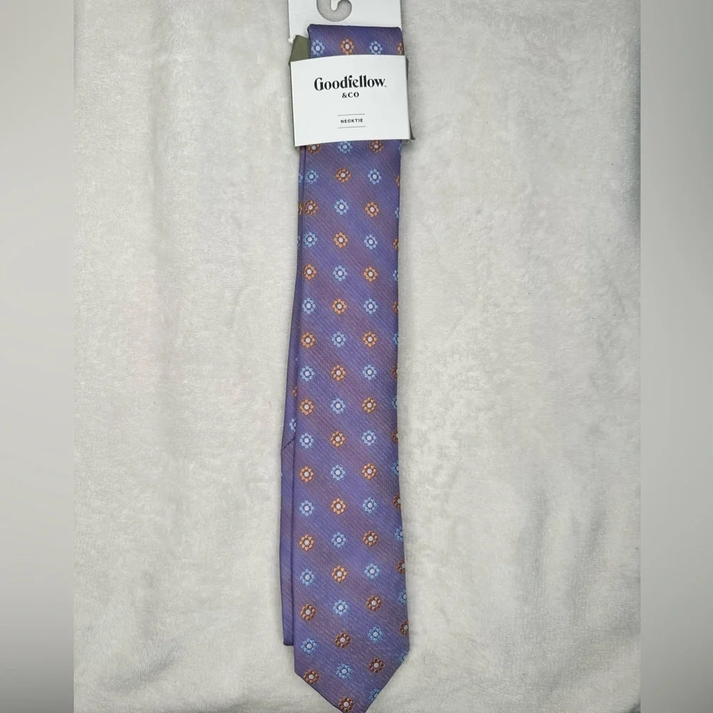 Good fellow & Co Men's Purple Floral   Neck Tie One Size
